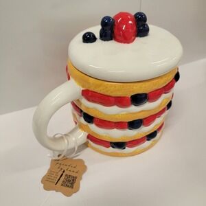 NEW! Handpainted Strawberry Shortcake Blueberries Dessert Ceramic Mug with‎ Lid